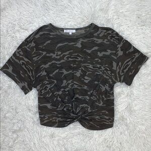 Olivaceous Womens Short Sleeve Camouflage Front Knot Summer Cropped T-Shirt Sz L